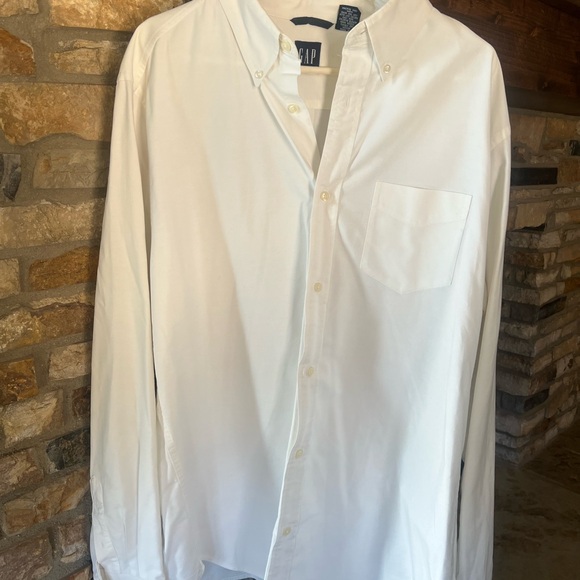 GAP Men's Classic White Button Down Shirt - Picture 1 of 3